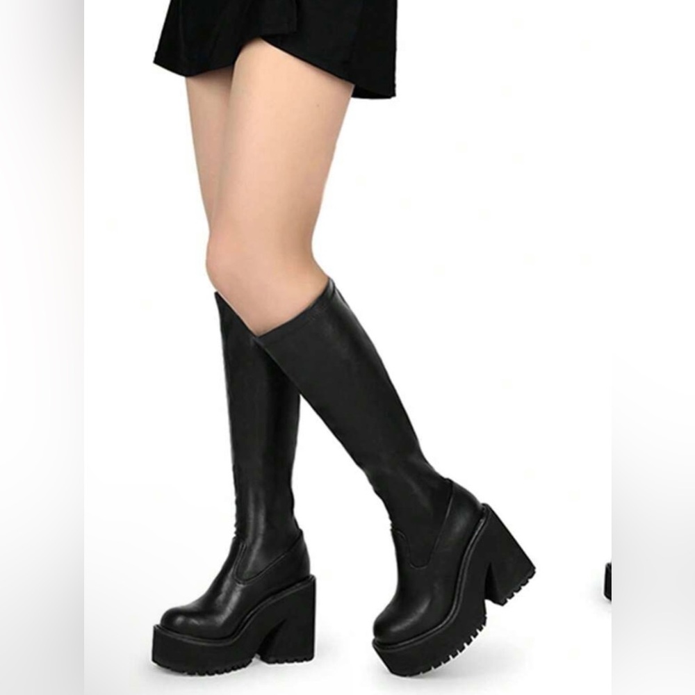 COPY - COPY - COPY - Chunky heel boots size 5
